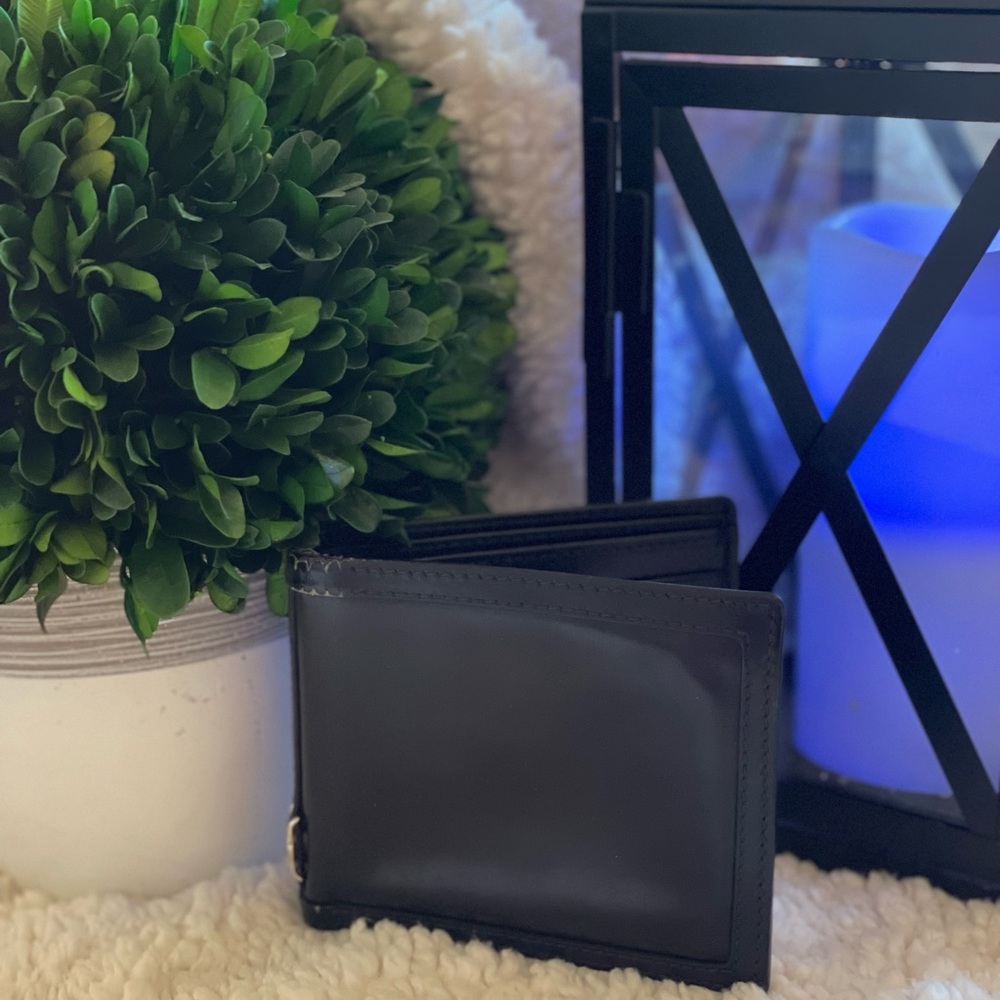 AUTHENTIC GUCCI LEATHER WALLET